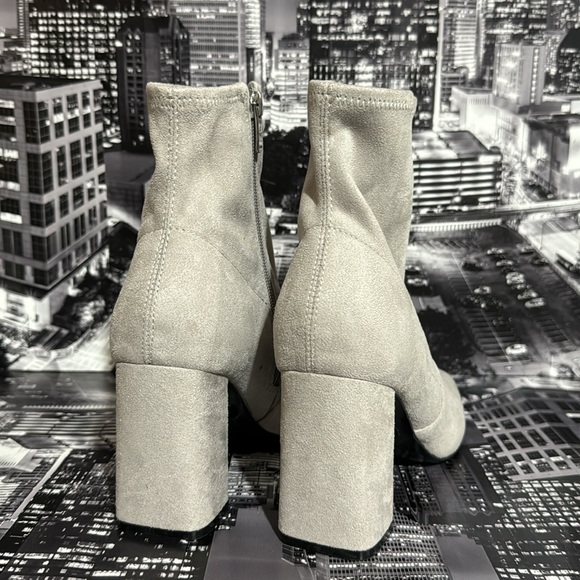 Marc Fisher Ankle Boots - Picture 4 of 7